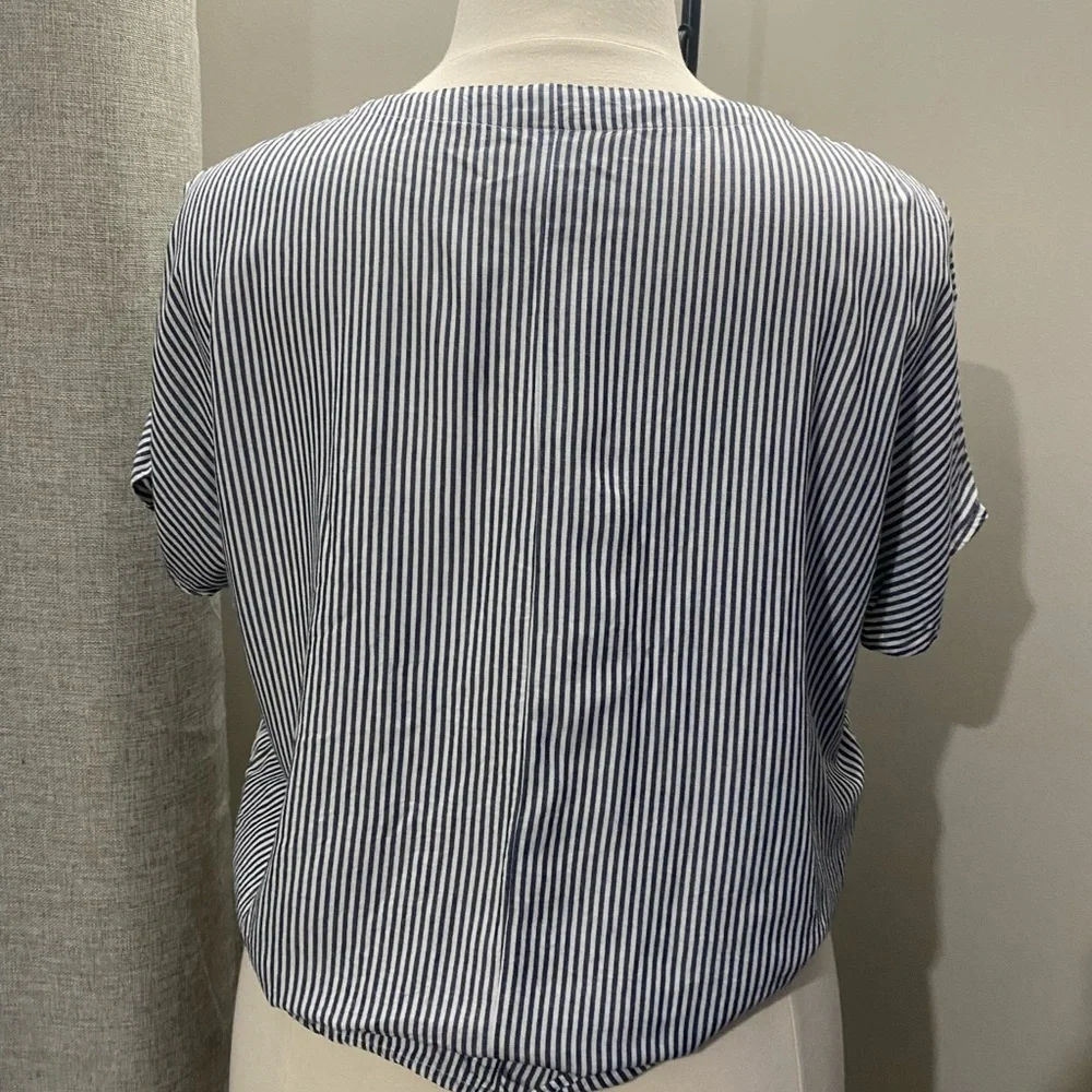 Target Blouse - Picture 2 of 3